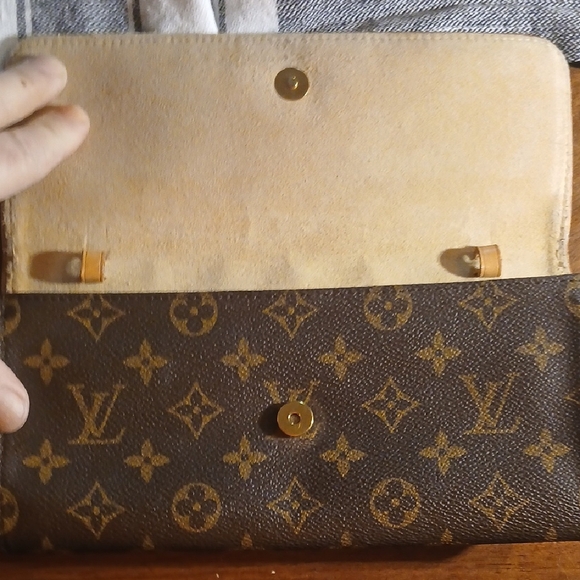 Louis Vuitton Monogram Wallet - Picture 11 of 16